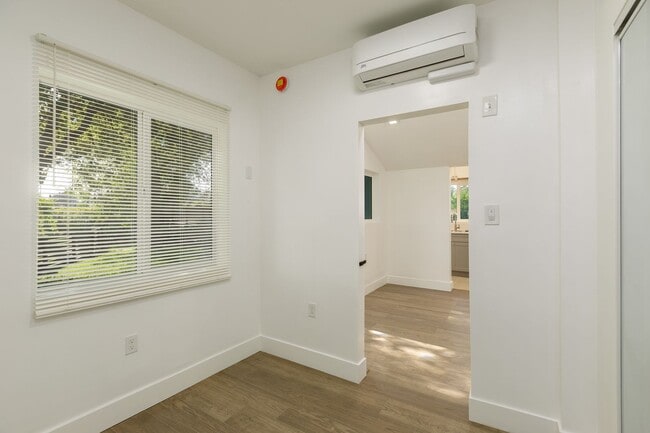 Building Photo - Chic 2BD/1BA ADU in Beautiful Granada Hills