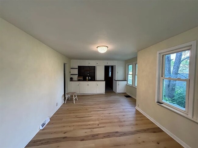 Building Photo - 400 Willow St