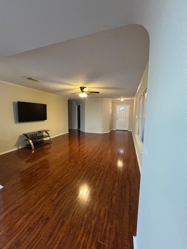 Building Photo - 10114 Sandbrook Hill