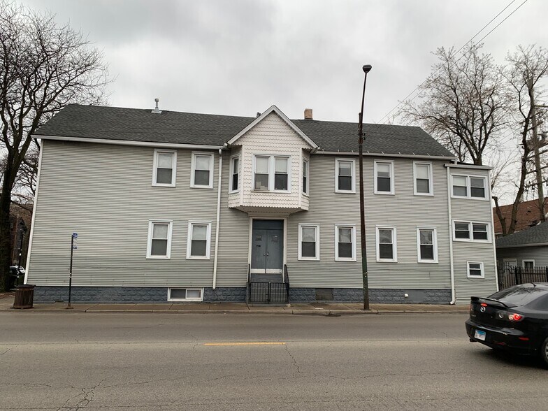 Front - 2305 W Fullerton Ave