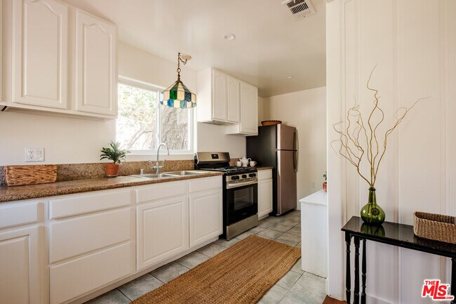 Building Photo - 800 N Topanga Canyon Blvd