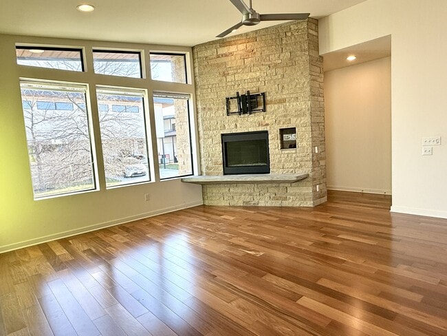 Building Photo - 416 Starlight Vlg Lp