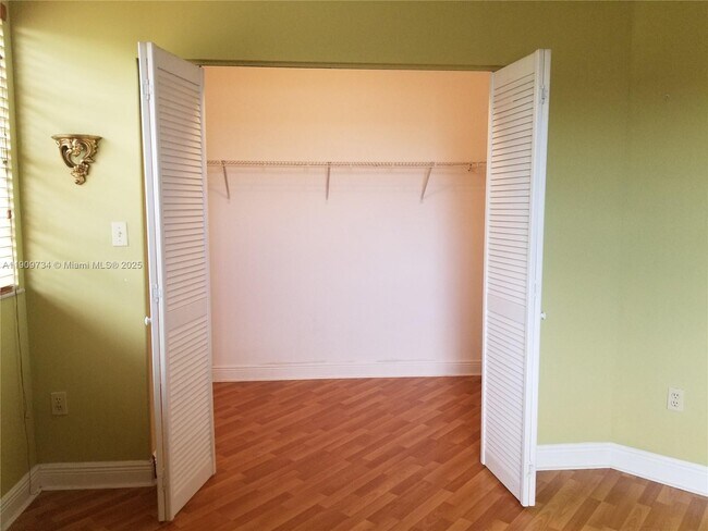 Building Photo - 9735 Fontainebleau Blvd