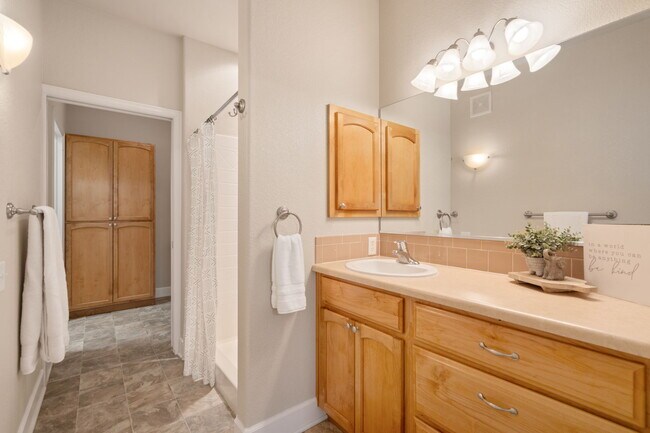Building Photo - 4101 Crittenton Ln