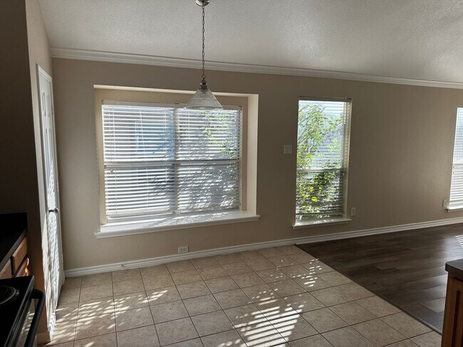 Building Photo - Elegant One-Story Living in the Heart of Sendera Ranch!