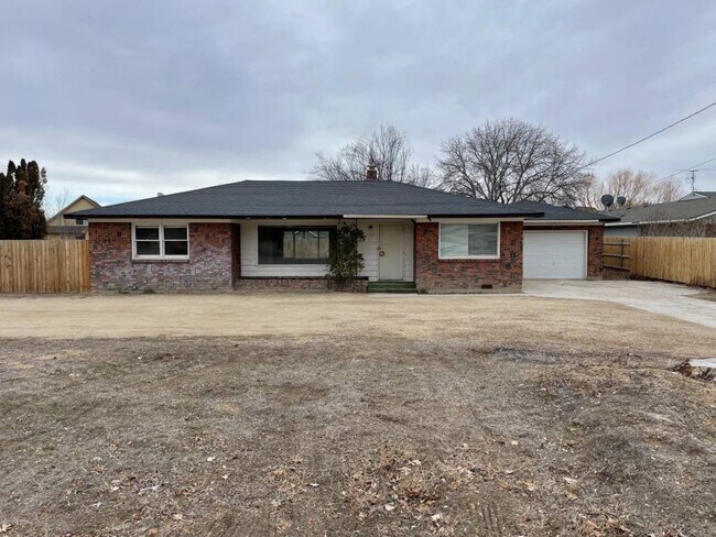 Building Photo - 1322 Middleton Rd