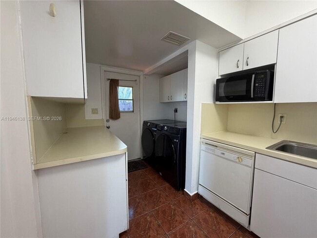 Building Photo - 7081 W Sunrise Blvd