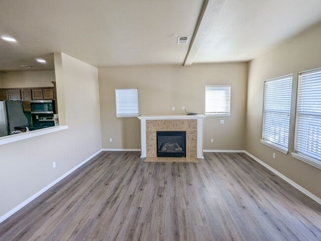 Building Photo - 5997 Blue River Dr SE