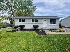 Building Photo - 4BR/1Ba house-Ready to make your new home!