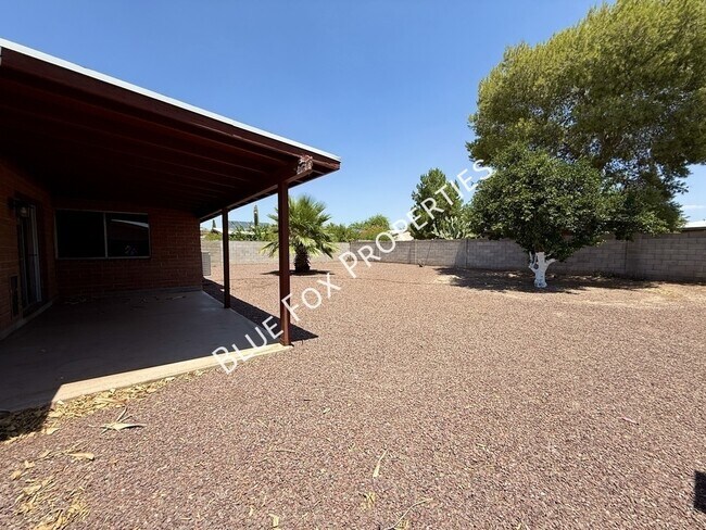 Building Photo - 7650 N Rasmussen Ave