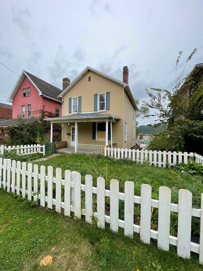 Primary Photo - 456 Woodlane Ave