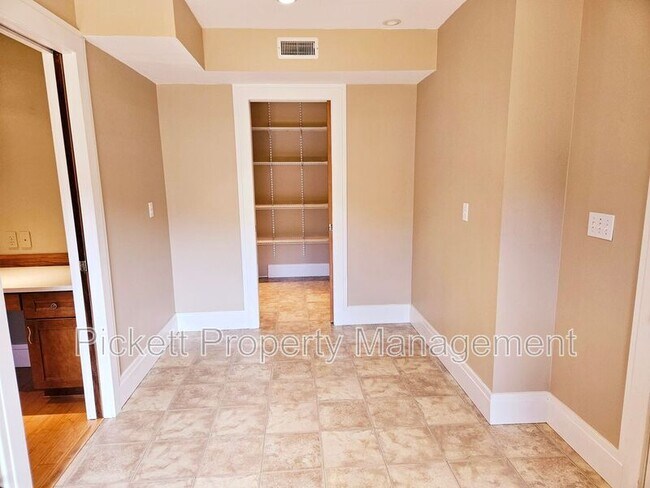 Building Photo - 27201 WA-3