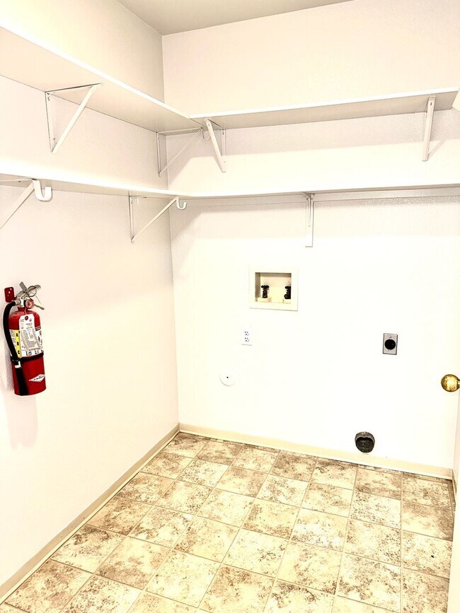 Building Photo - Adorable 2 bedroom 2 bathroom apartment wi...