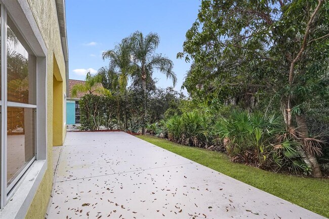 Building Photo - 295 Fareham Dr