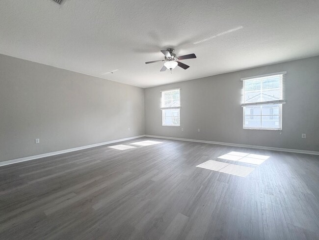 Building Photo - Huge 3BR Winter Springs Townhouse ~ Gated Community ~ Pool ~ Great Schools!