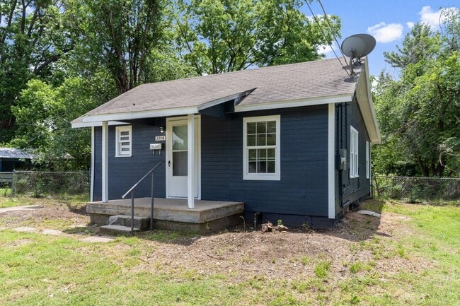 Primary Photo - Charming 2 Bed, 1 Bath Home on Quiet Stree...
