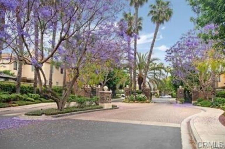 Building Photo - 27 Via Carisma