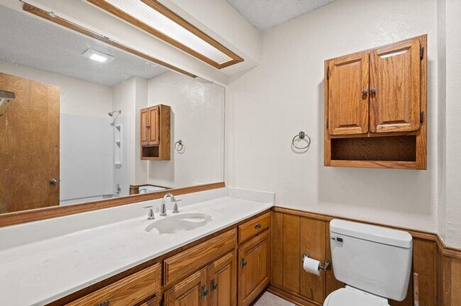 Building Photo - 504 Warbler Dr