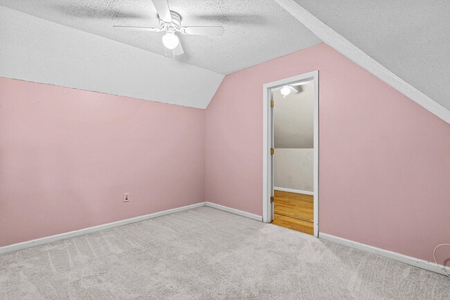 Building Photo - 15 Mulberry Ln