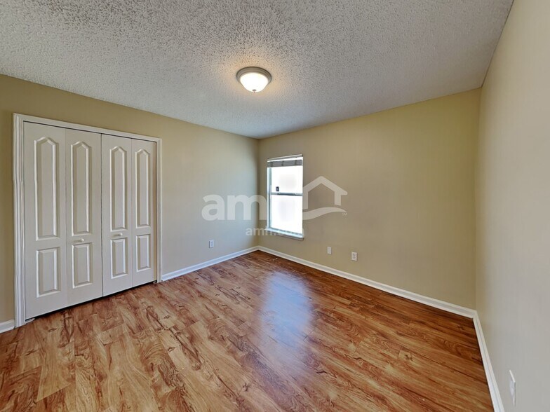 Building Photo - 6685 Southern Oaks Dr