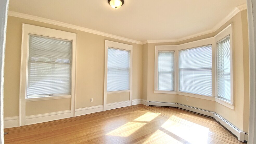 Building Photo - 361 Bates Ave