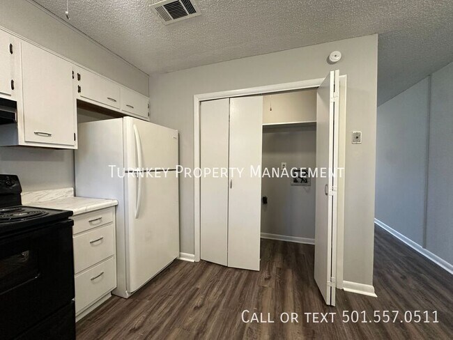 Building Photo - 2 E Laramie Dr