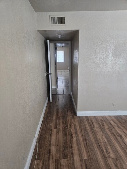 Building Photo - 33 Gold Bar Ct