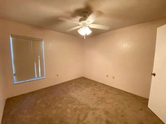 Building Photo - 386 Acorn Ln