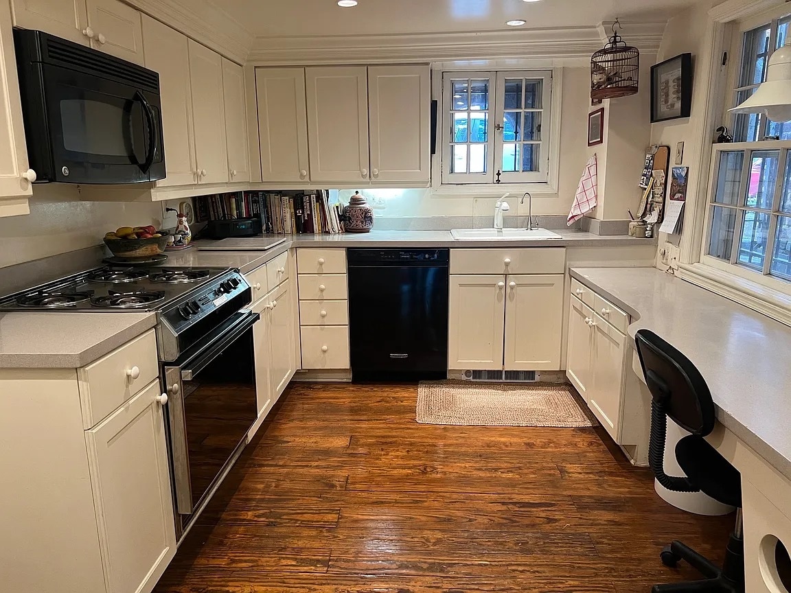 Building Photo - 1310 33rd St NW