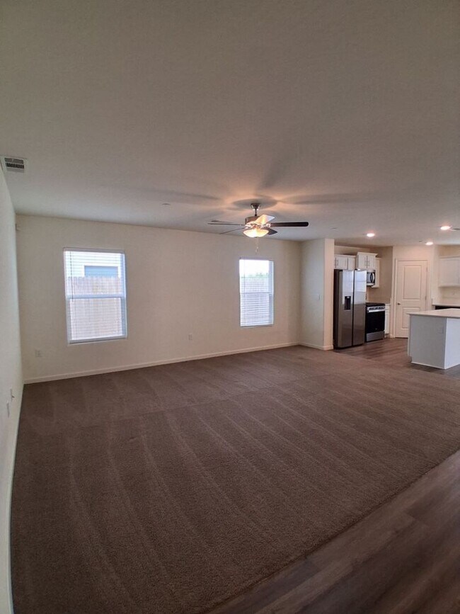 Building Photo - PRICE REDUCTION + MOVE-IN SPECIAL! Beautiful Home in Madera!