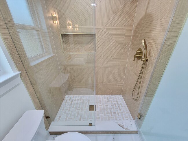 Building Photo - 20223 Laurel Lock Dr