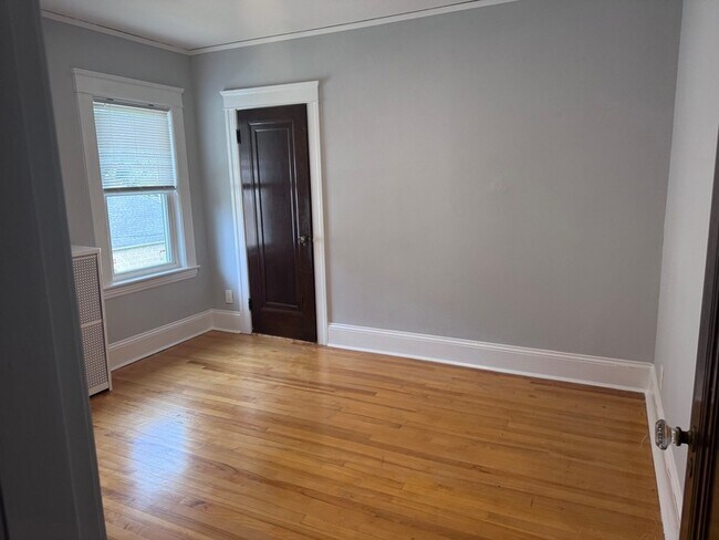 Building Photo - 398 Lovell St