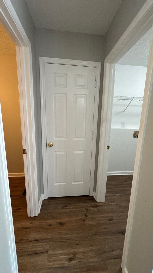 Building Photo - 7421 Spring Run Dr