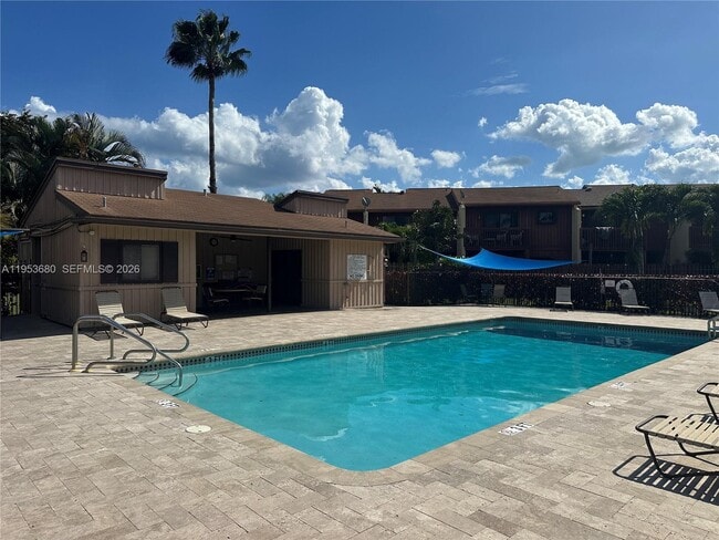 Building Photo - 458 SE 14th St