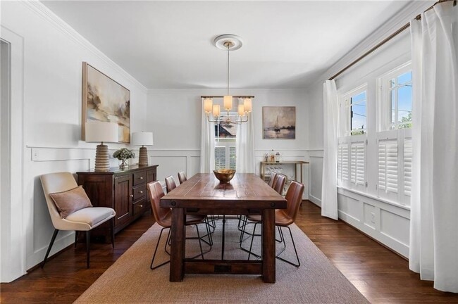 Building Photo - 663 Yorkshire Rd NE