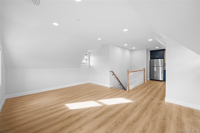 Building Photo - 584 Main St