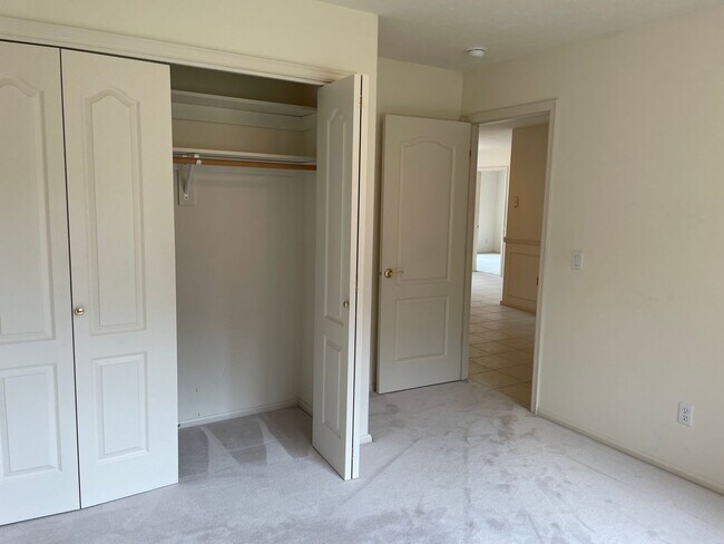 Building Photo - Single Level Useless Bay Home with Bonus Room!