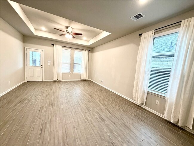 Building Photo - 8319 Divot Trce