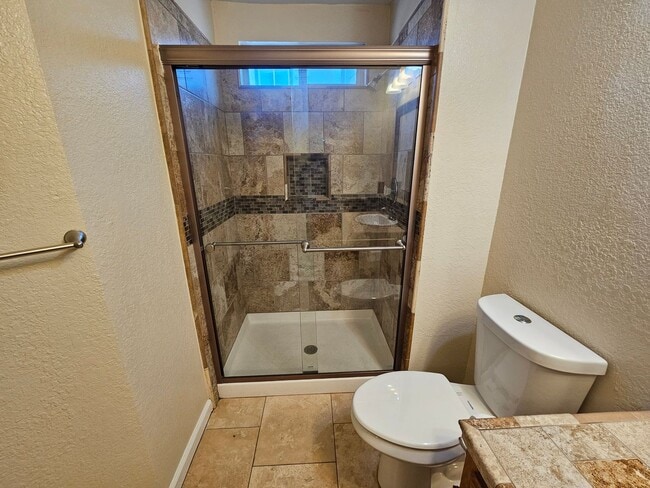 Building Photo - Large 4 bedroom two story in east Modesto!