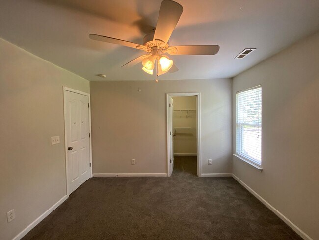 Building Photo - 115 N Field Dr