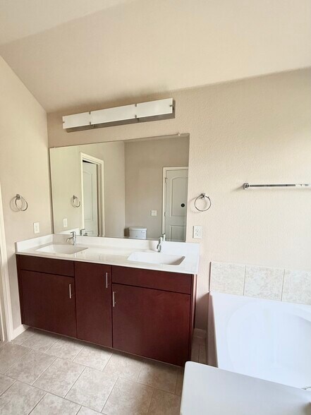 Building Photo - 443 Hayes St