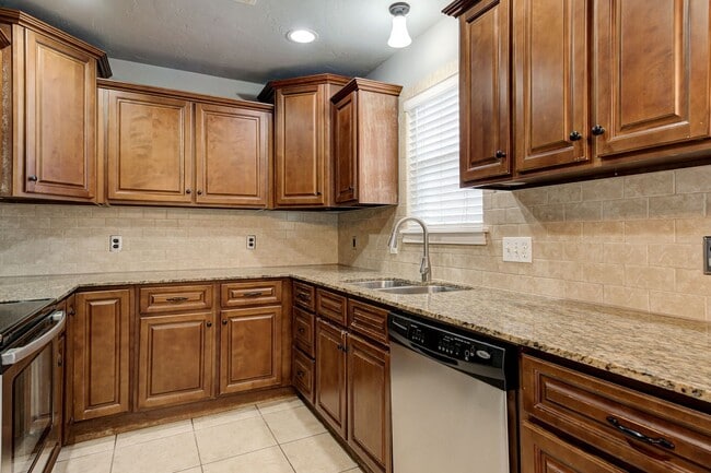 Building Photo - Move in Special !! $250 Off your First Full Month Rent! Beautiful Large 4BD/2BTH Home Near Tinker...