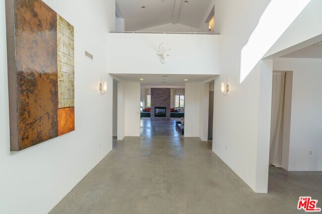 Building Photo - 29282 Circle Dr