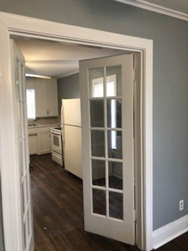 Building Photo - TWO BEDROOM/ONE BATH HOME
