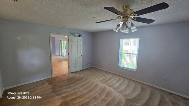 Building Photo - Beautiful 3/2/2 Pool Home on Oversized Lot...