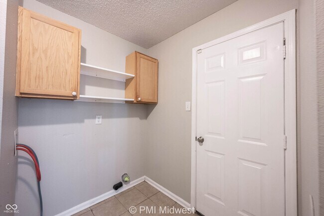 Building Photo - 7623 Hollow Reed Ct