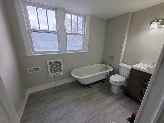 Building Photo - 405 N Boren St