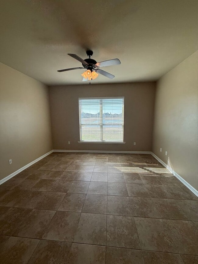 Building Photo - New Lake Front Home in Magnolia Lakes off Burbank Near Staring