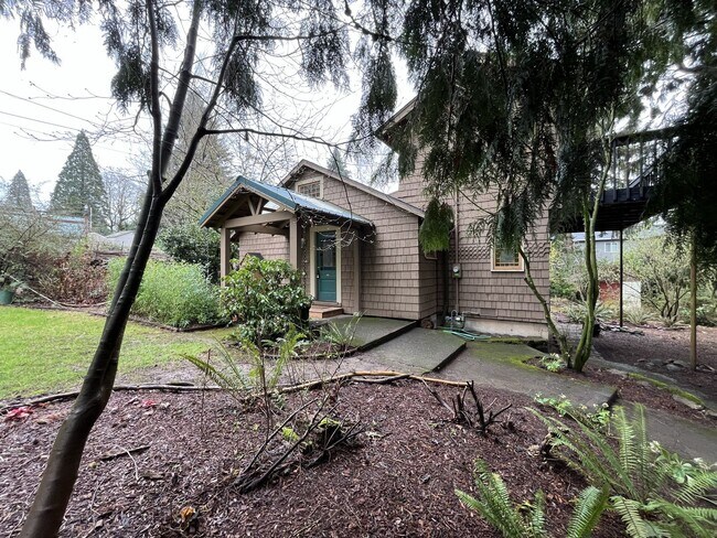 Building Photo - Vintage Urban Farmhouse 3 Bd 1 Bath home! Large bonus room & Balcony!  Surrounded by trees on lar...