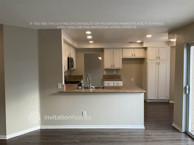 Building Photo - 2035 W Sunnyview Dr